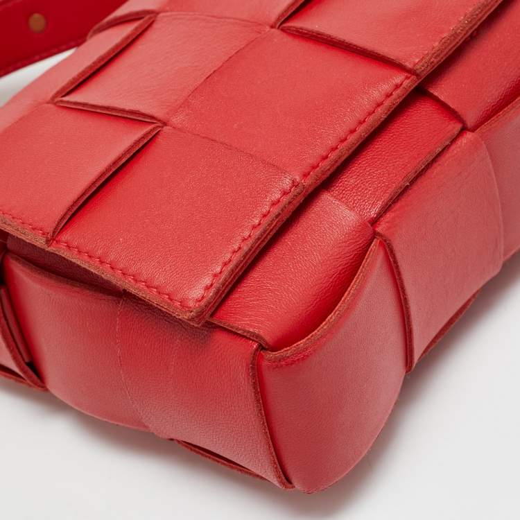 Pre Owned Bottega Veneta Cassette Medium Red Intrecciato Leather Shoulder Bag