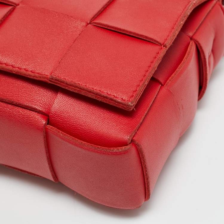 Pre Owned Bottega Veneta Cassette Medium Red Intrecciato Leather Shoulder Bag