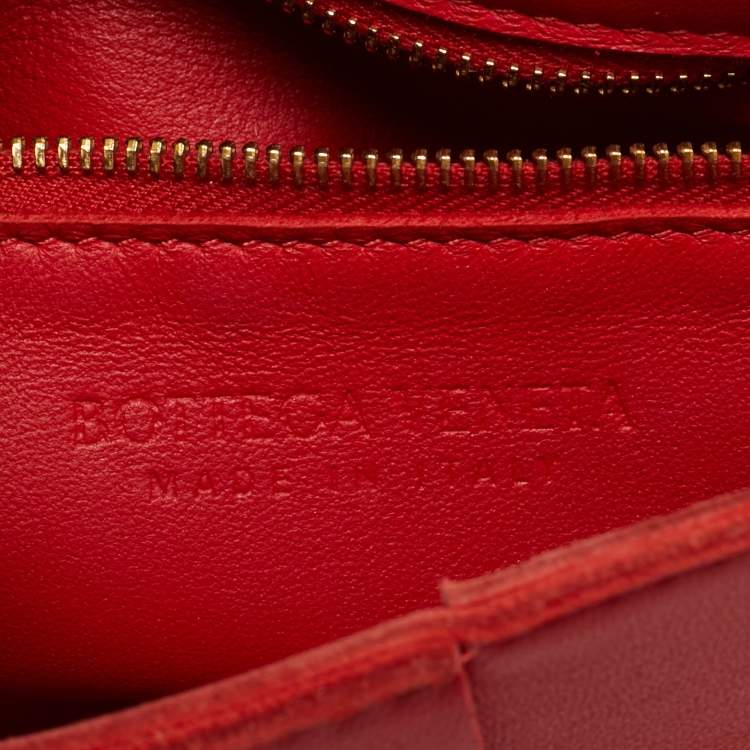 Pre Owned Bottega Veneta Cassette Medium Red Intrecciato Leather Shoulder Bag
