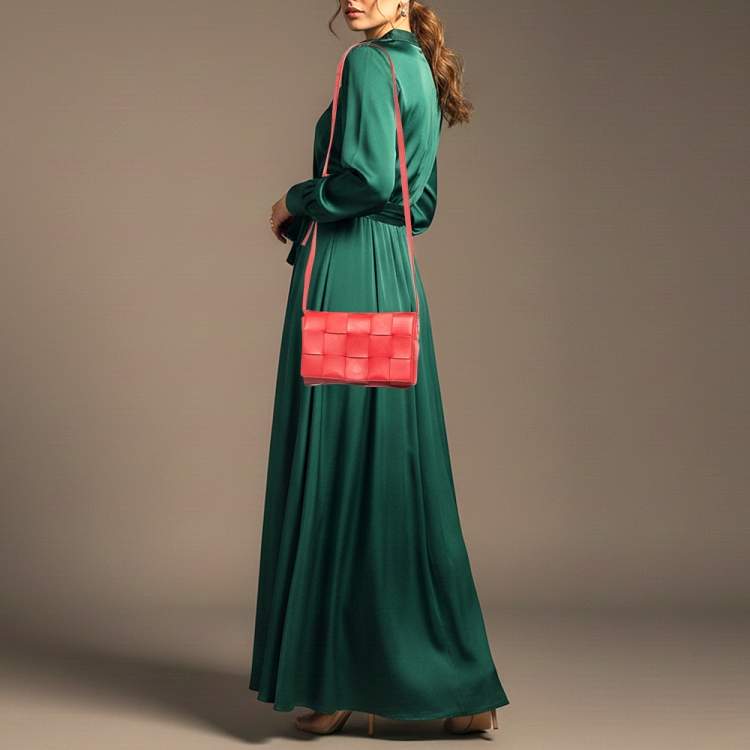 Pre Owned Bottega Veneta Cassette Medium Red Intrecciato Leather Shoulder Bag