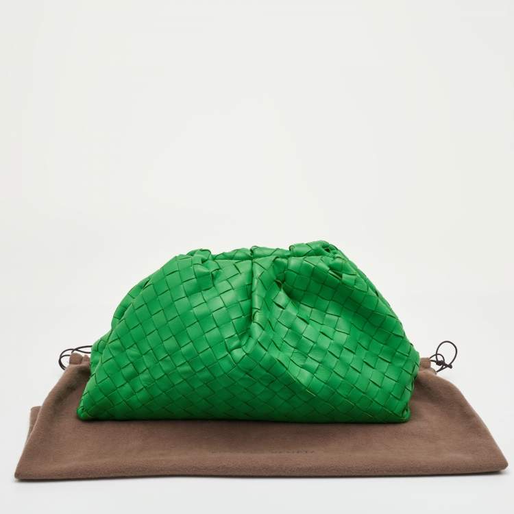 Pre Owned Bottega Veneta The Pouch Green Intrecciato Leather Clutch