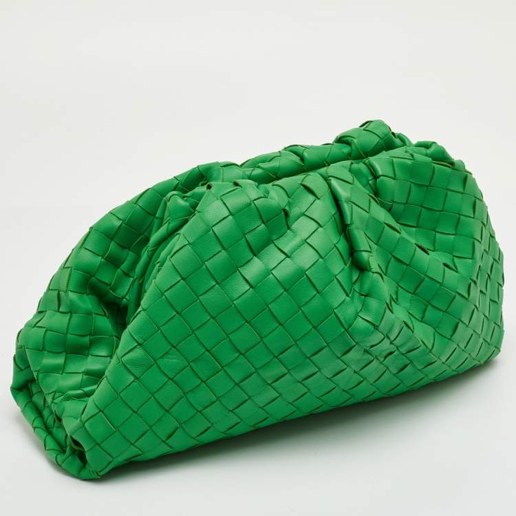 Pre Owned Bottega Veneta The Pouch Green Intrecciato Leather Clutch