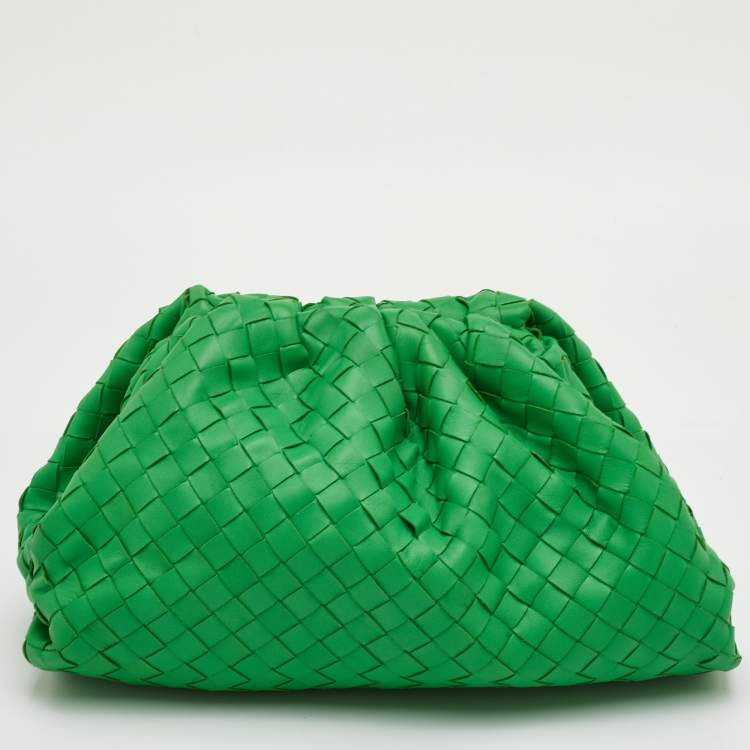 Pre Owned Bottega Veneta The Pouch Green Intrecciato Leather Clutch