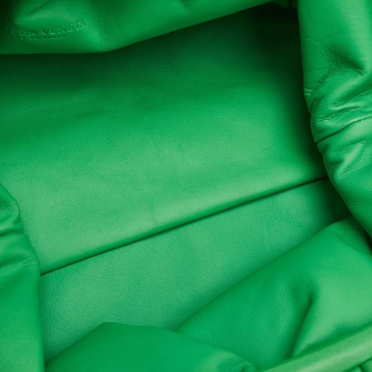 Pre Owned Bottega Veneta The Pouch Green Intrecciato Leather Clutch