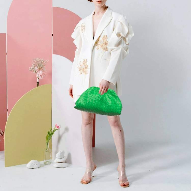 Pre Owned Bottega Veneta The Pouch Green Intrecciato Leather Clutch