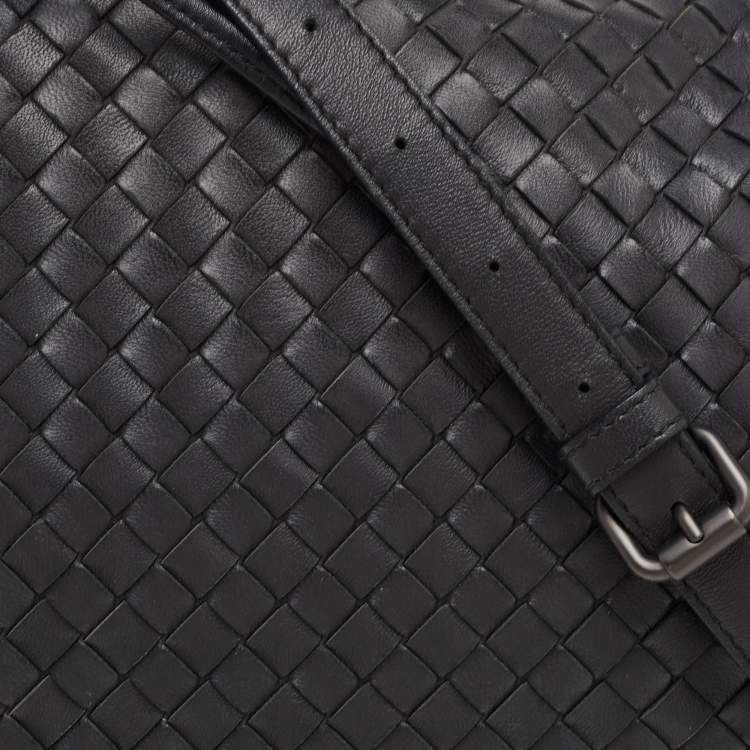 Pre Owned Bottega Veneta Intrecciato Black Leather Drawstring Flap Crossbody Bag