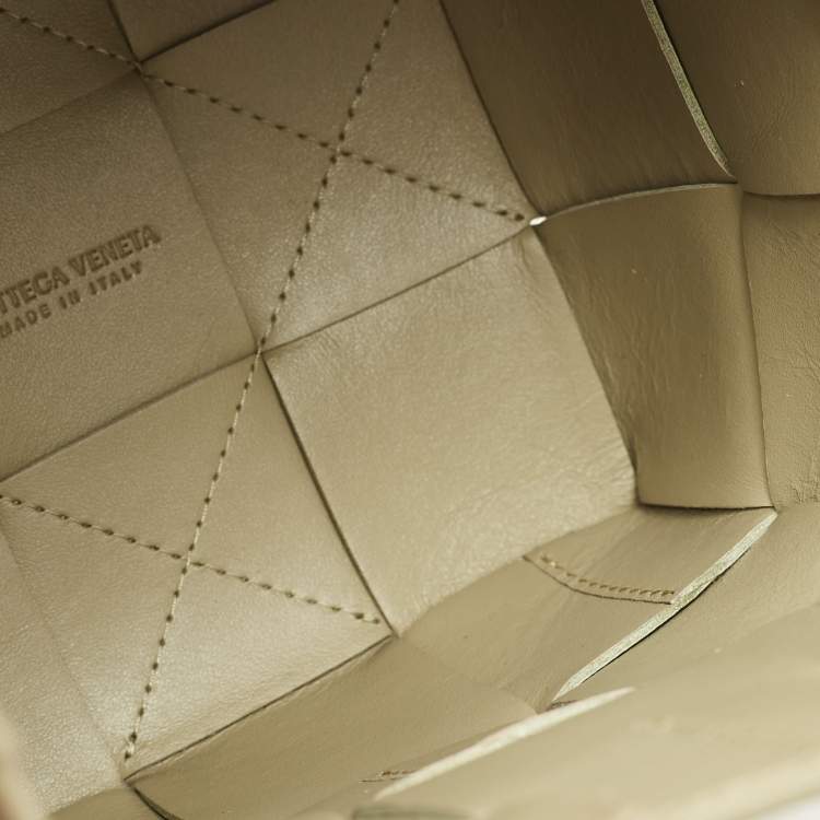 Pre Owned Bottega Veneta Cassette Small Light Green Intreccio Leather Bucket Bag