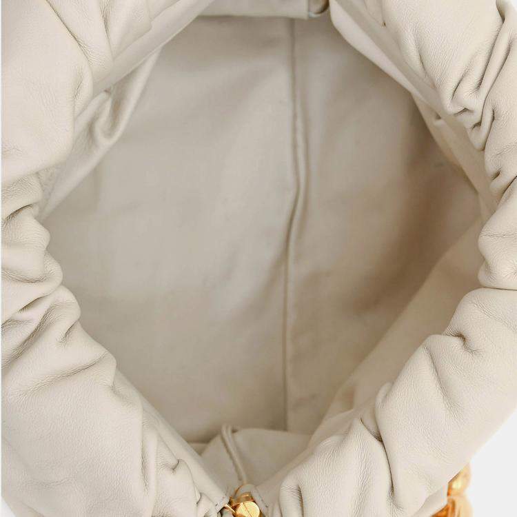 مملوكة مسبقًا Bottega Veneta White Leather The Chain Pouch Bag