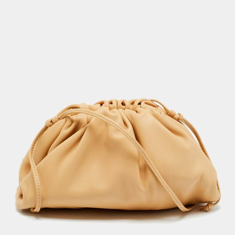 مملوكة مسبقًا Bottega Veneta The Pouch Mini Beige Leather Bag