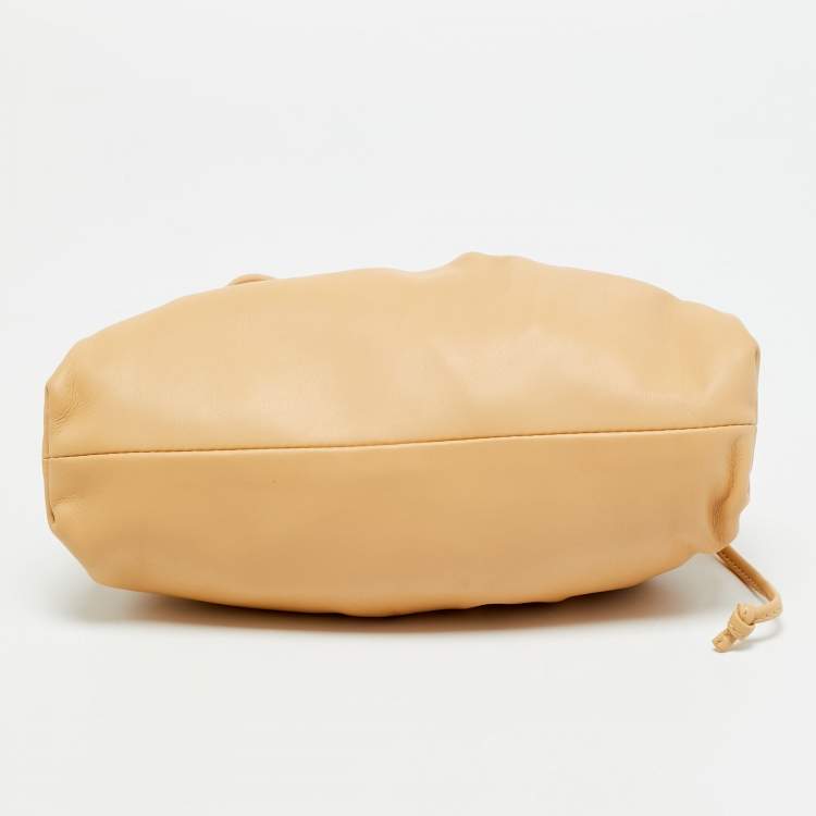 مملوكة مسبقًا Bottega Veneta The Pouch Mini Beige Leather Bag