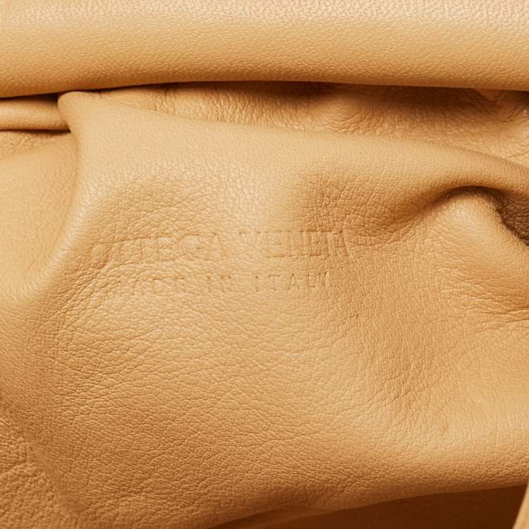 مملوكة مسبقًا Bottega Veneta The Pouch Mini Beige Leather Bag