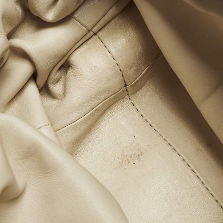 Pre Owned Bottega Veneta The Pouch Mini Off White Leather Crossbody Bag