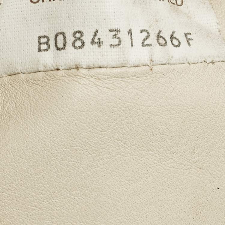 Pre Owned Bottega Veneta The Pouch Mini Off White Leather Crossbody Bag