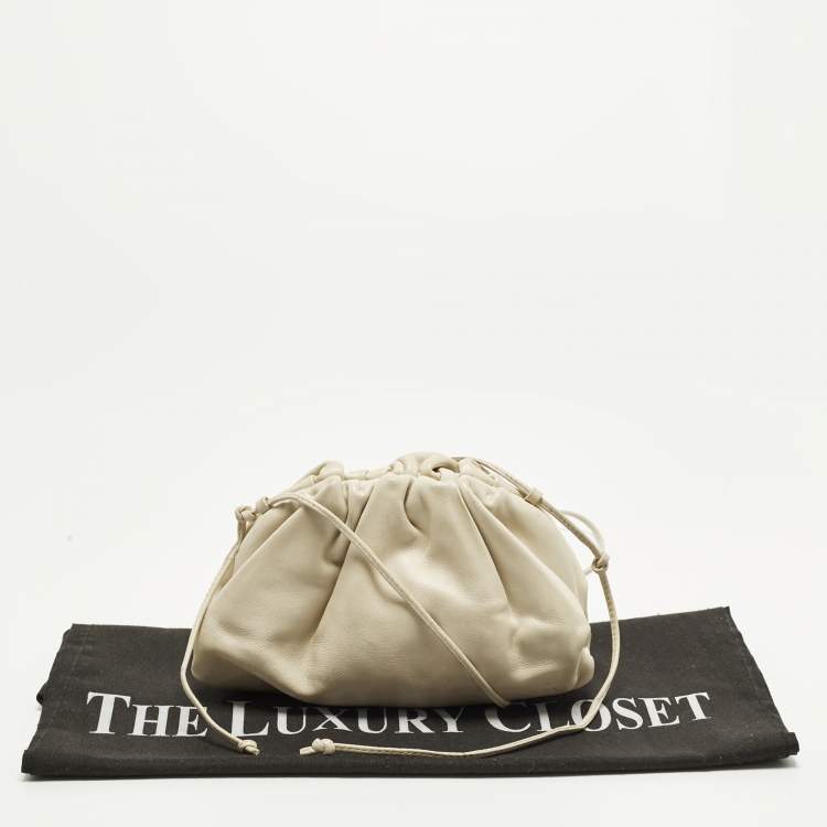 Pre Owned Bottega Veneta The Pouch Mini Off White Leather Crossbody Bag