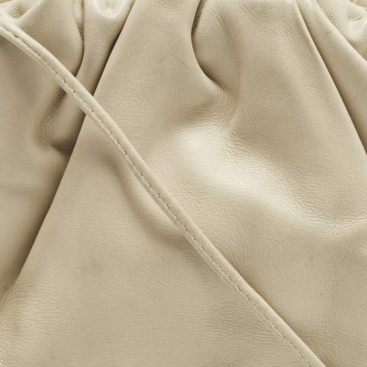 Pre Owned Bottega Veneta The Pouch Mini Off White Leather Crossbody Bag