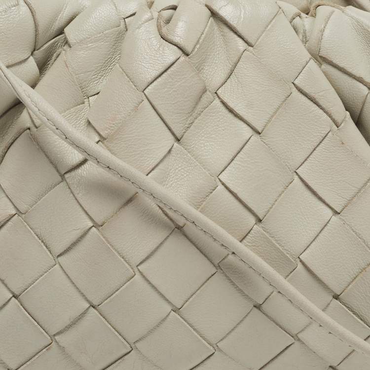 Pre Owned Bottega Veneta The Pouch Mini Off White Intrecciato Leather Bag