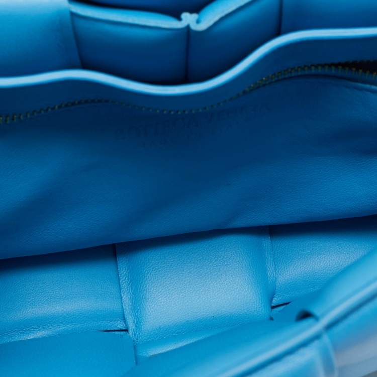 Pre Owned Bottega Veneta Cassette Blue Padded Leather Chain Shoulder Bag