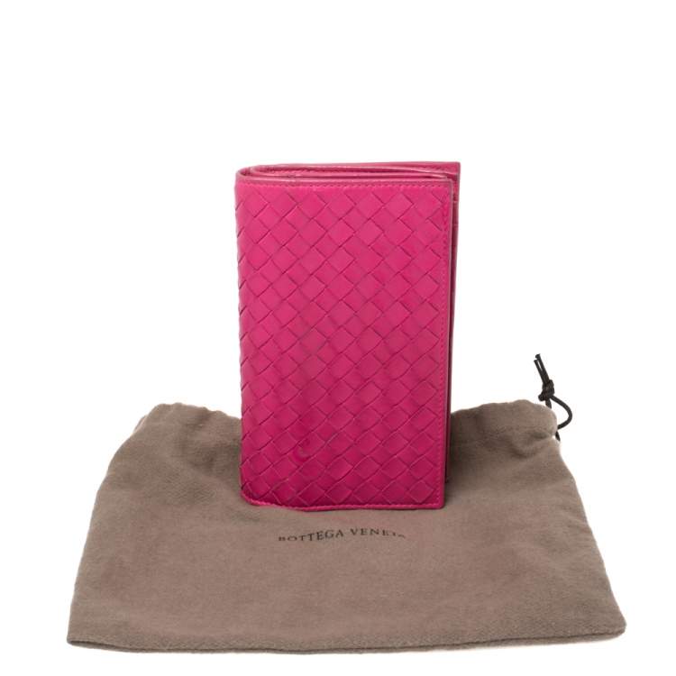 مملوكة مسبقًا Bottega Veneta Fuchsia Intrecciato Leather Bifold Wallet