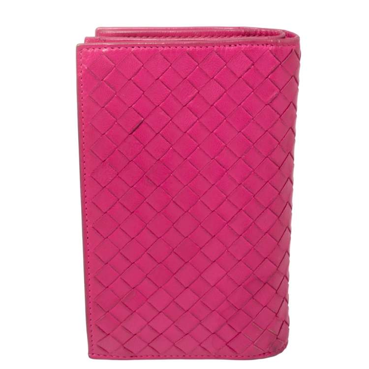 مملوكة مسبقًا Bottega Veneta Fuchsia Intrecciato Leather Bifold Wallet