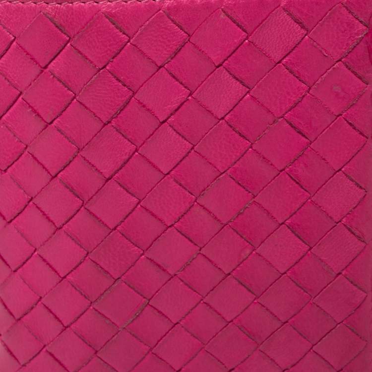 مملوكة مسبقًا Bottega Veneta Fuchsia Intrecciato Leather Bifold Wallet