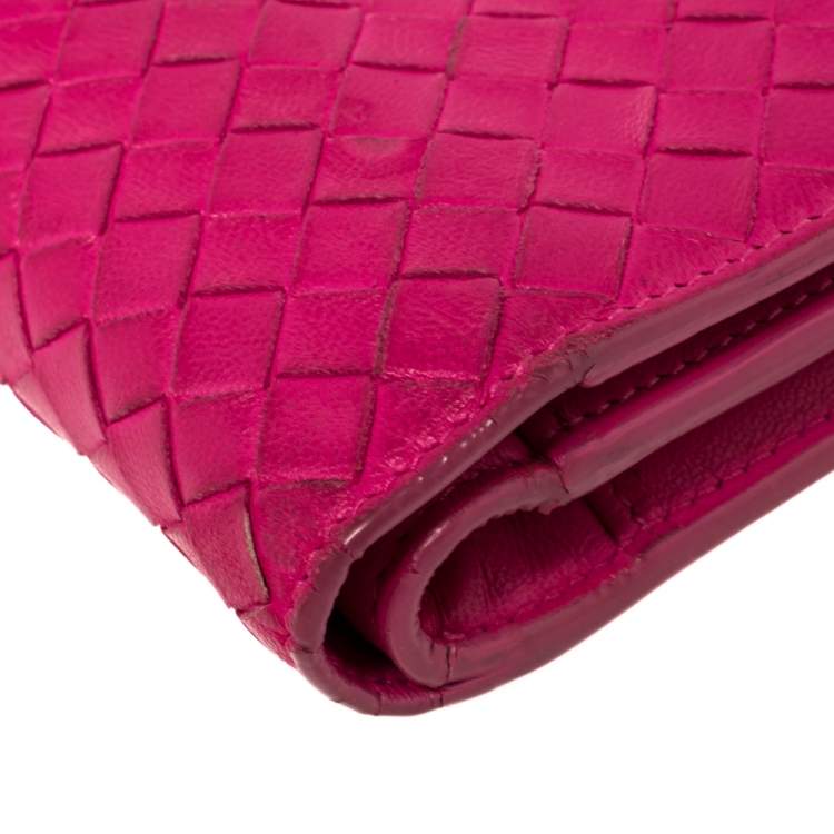 مملوكة مسبقًا Bottega Veneta Fuchsia Intrecciato Leather Bifold Wallet