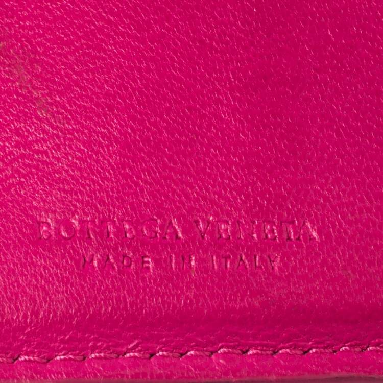 مملوكة مسبقًا Bottega Veneta Fuchsia Intrecciato Leather Bifold Wallet
