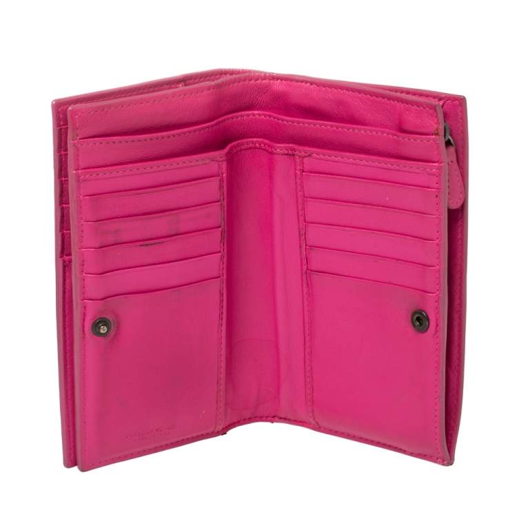 مملوكة مسبقًا Bottega Veneta Fuchsia Intrecciato Leather Bifold Wallet