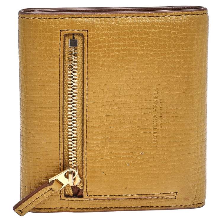 Pre Owned Bottega Veneta Mustard Leather Decorative Clasp Wallet