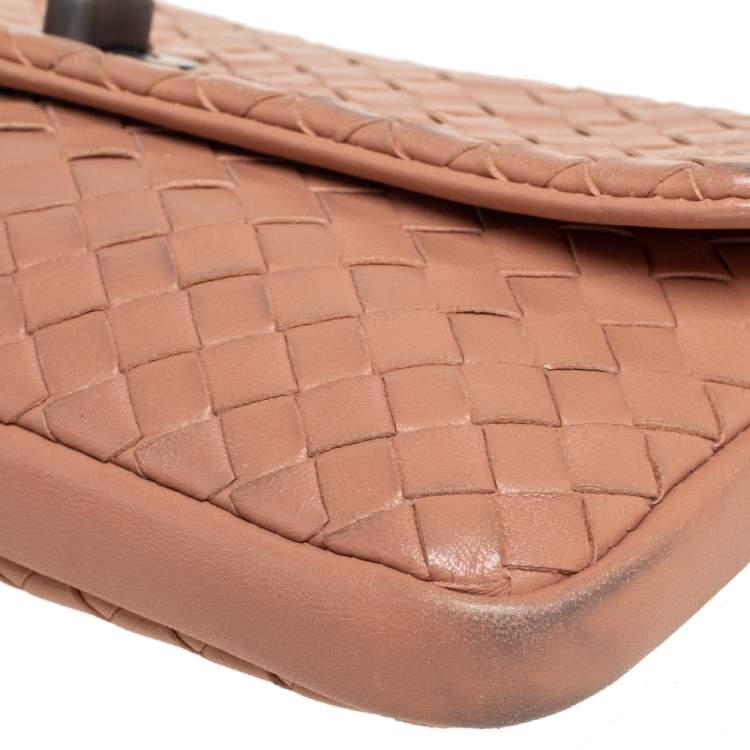 Pre Owned Bottega Veneta Beige Intrecciato Leather Turnlock Pouch