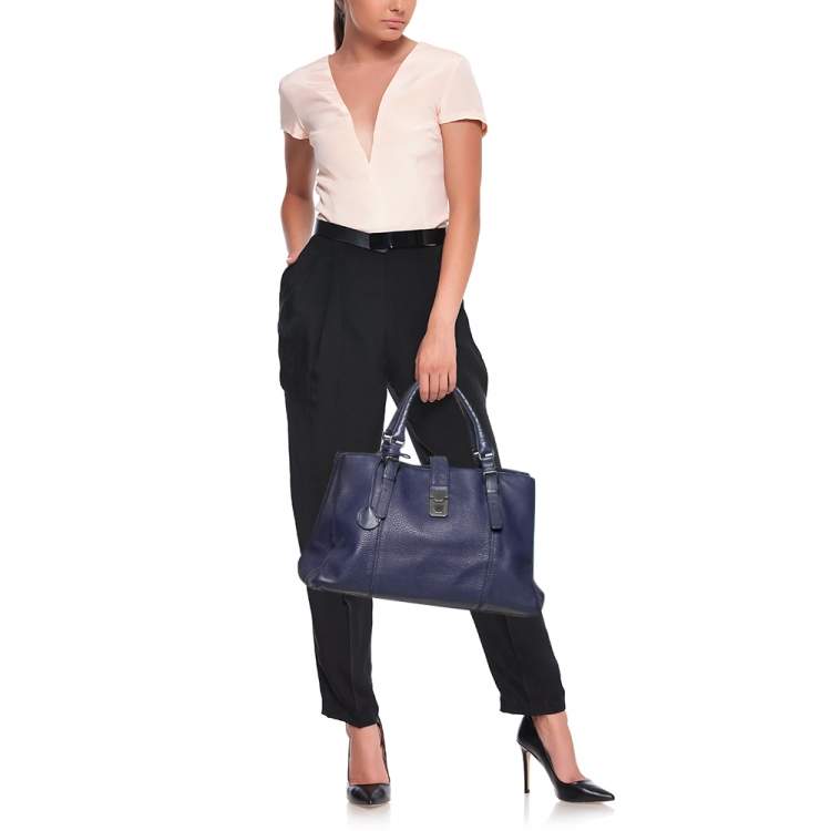 مملوكة مسبقًا Bottega Veneta Blue Cervo Leather Medium Roma Tote