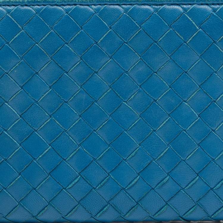 Pre Owned Bottega Veneta Blue Intrecciato Leather Zip Around Wristlet Wallet