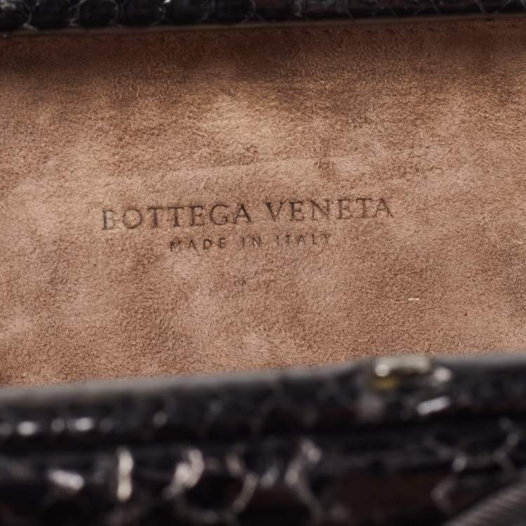 Pre Owned Bottega Veneta Black Python Embroidered Thread Knot Clutch