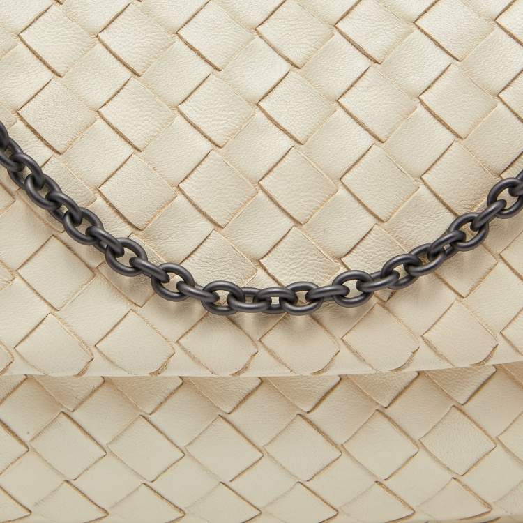 Pre Owned Bottega Veneta Off White Intreccaito Leather Olimpia Chain Shoulder Bag