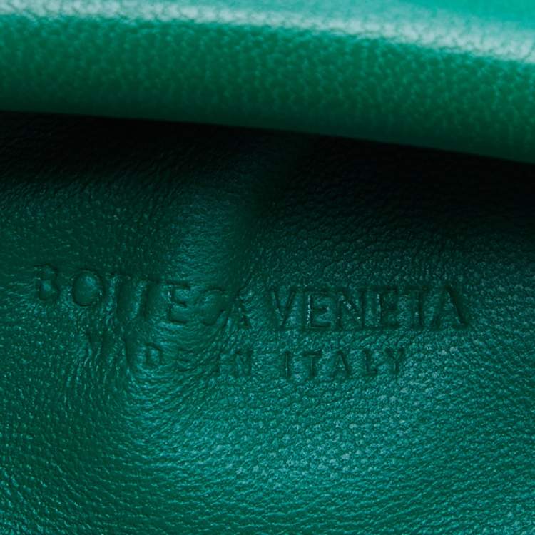 Pre Owned Bottega Veneta Green Leather Mini The Pouch Bag