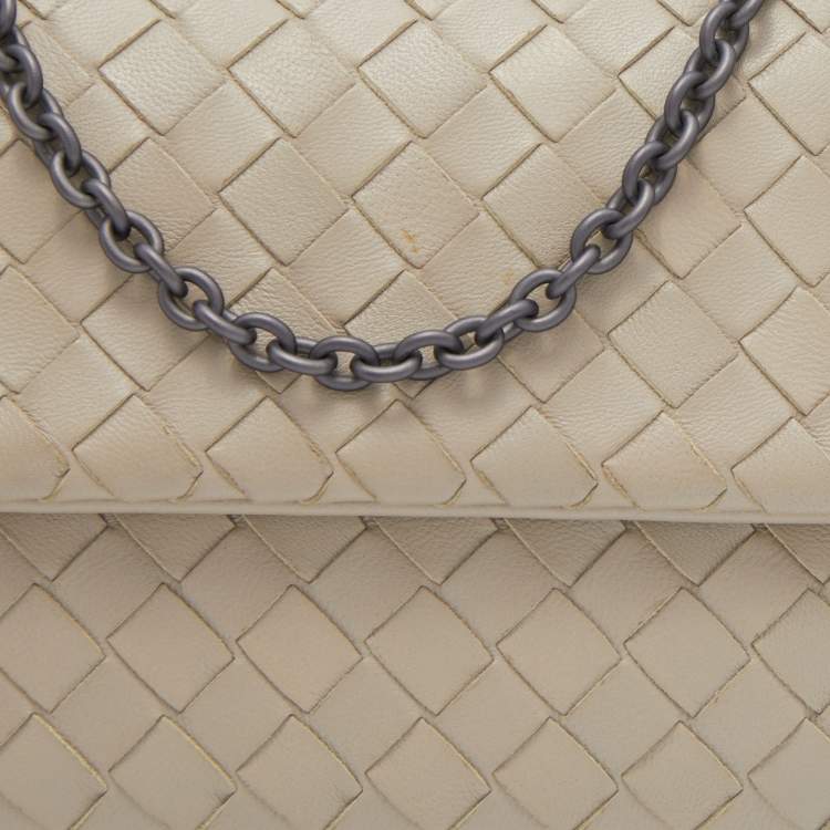 مملوكة مسبقًا Bottega Veneta Beige Intreccaito Leather Olimpia Chain Shoulder Bag