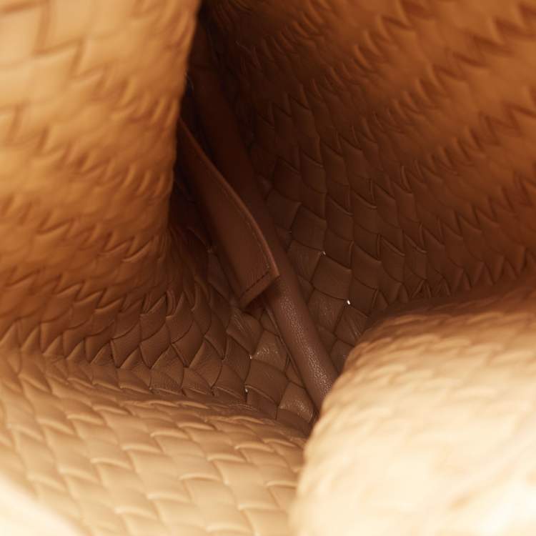 Pre Owned Bottega Veneta Beige Intrecciato Leather Crisscross Clutch