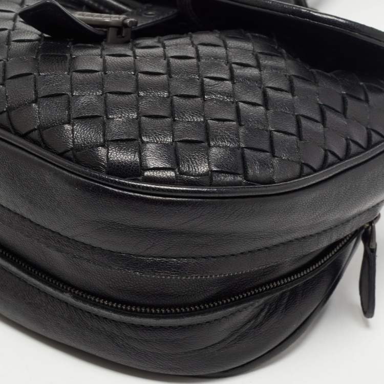 مملوكة مسبقًا Bottega Veneta Black Intrecciato Leather Zip Around Tassel Belt Bag