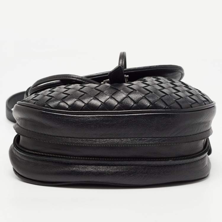 مملوكة مسبقًا Bottega Veneta Black Intrecciato Leather Zip Around Tassel Belt Bag