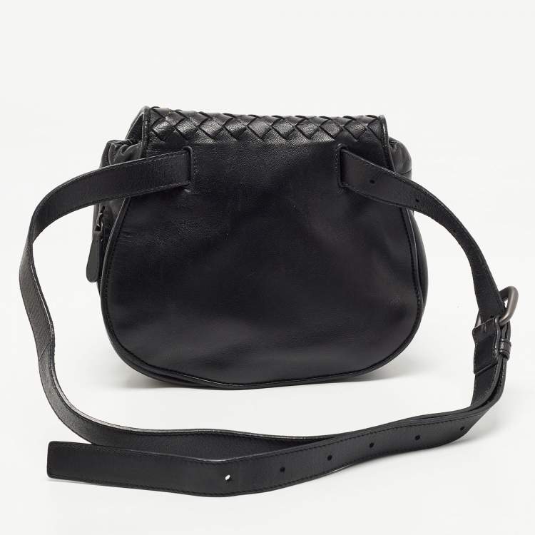 مملوكة مسبقًا Bottega Veneta Black Intrecciato Leather Zip Around Tassel Belt Bag