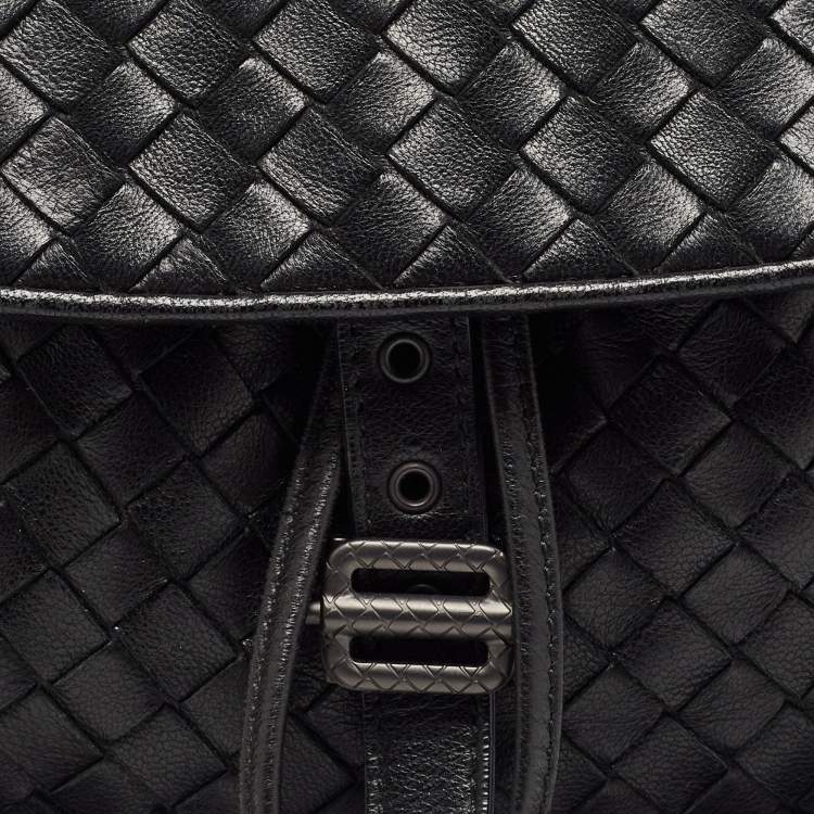 مملوكة مسبقًا Bottega Veneta Black Intrecciato Leather Zip Around Tassel Belt Bag