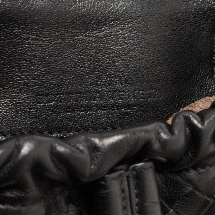 مملوكة مسبقًا Bottega Veneta Black Intrecciato Leather Zip Around Tassel Belt Bag