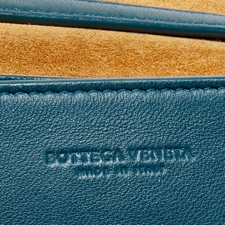 Pre Owned Bottega Veneta Green Maxi Intrecciato Leather Mini Cassette Crossbody Bag