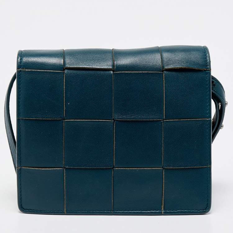 Pre Owned Bottega Veneta Green Maxi Intrecciato Leather Mini Cassette Crossbody Bag