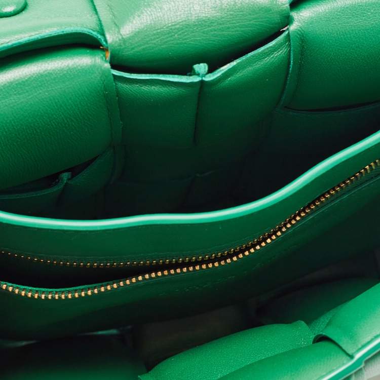 Pre Owned Bottega Veneta Green Padded Leather Chain Cassette Shoulder Bag