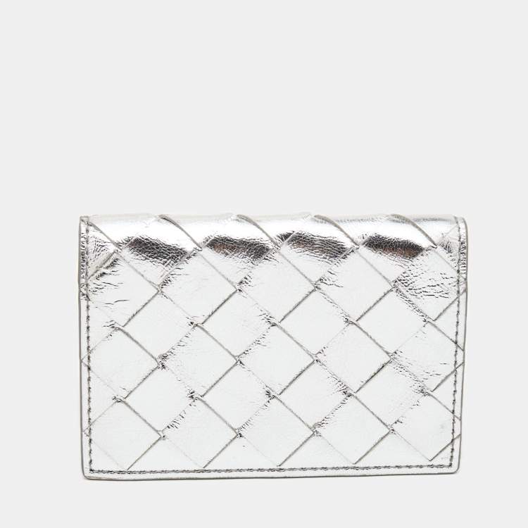 مملوكة مسبقًا Bottega Veneta Silver Intrecciato Leather Flap Card Case