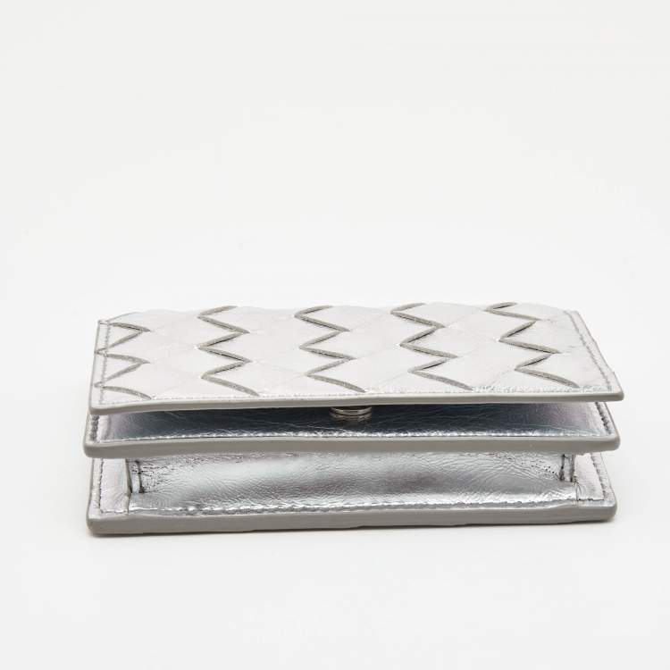 مملوكة مسبقًا Bottega Veneta Silver Intrecciato Leather Flap Card Case