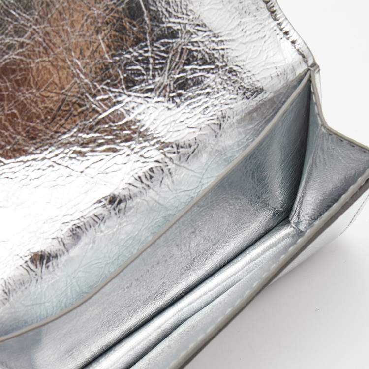 مملوكة مسبقًا Bottega Veneta Silver Intrecciato Leather Flap Card Case