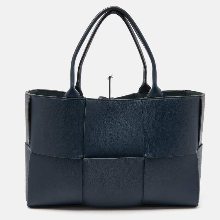 Pre Owned Bottega Veneta Deep Blue Intrecciato Leather Medium Arco Tote