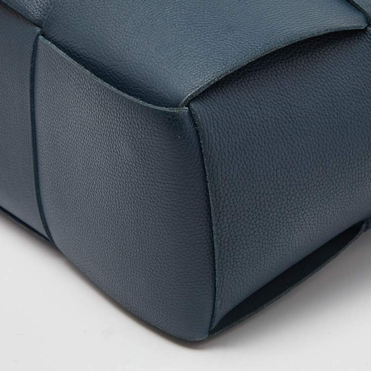 Pre Owned Bottega Veneta Deep Blue Intrecciato Leather Medium Arco Tote