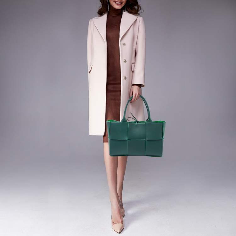Pre Owned Bottega Veneta Green Intrecciato Leather Arco Tote